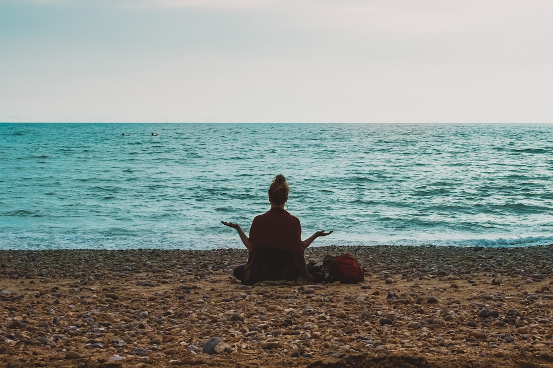 A calm figure with closed eyes, emitting luminous, controlled breath streams that intricately intertwine and regulate a glowing, serene brain within their head, embodying advanced breathwork for instant mental state regulation.