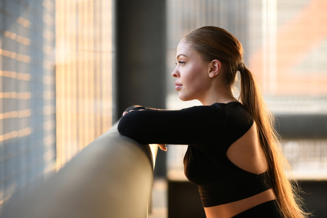 A radiant, healthy human eye at the center, surrounded by a meticulously arranged, vibrant array of anti-inflammatory superfoods like blueberries, kale, wild salmon, and avocado, with subtle, delicate golden energy lines connecting the foods to the eye, symbolizing precision nutritional biohacking for cellular and ocular resilience.